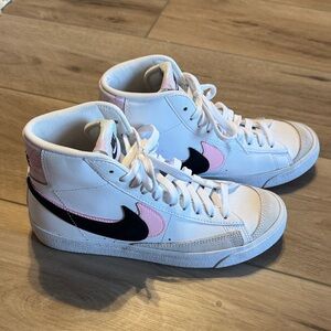 Nike Women's Sneakers - White, Pink, and Black